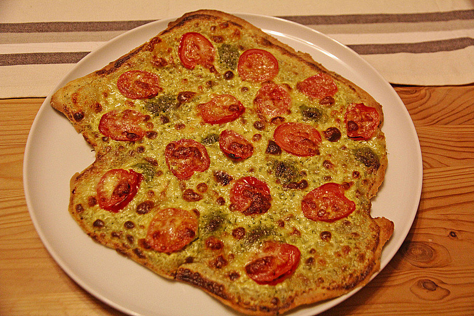 Tomaten-Mozzarella-Flammkuchen