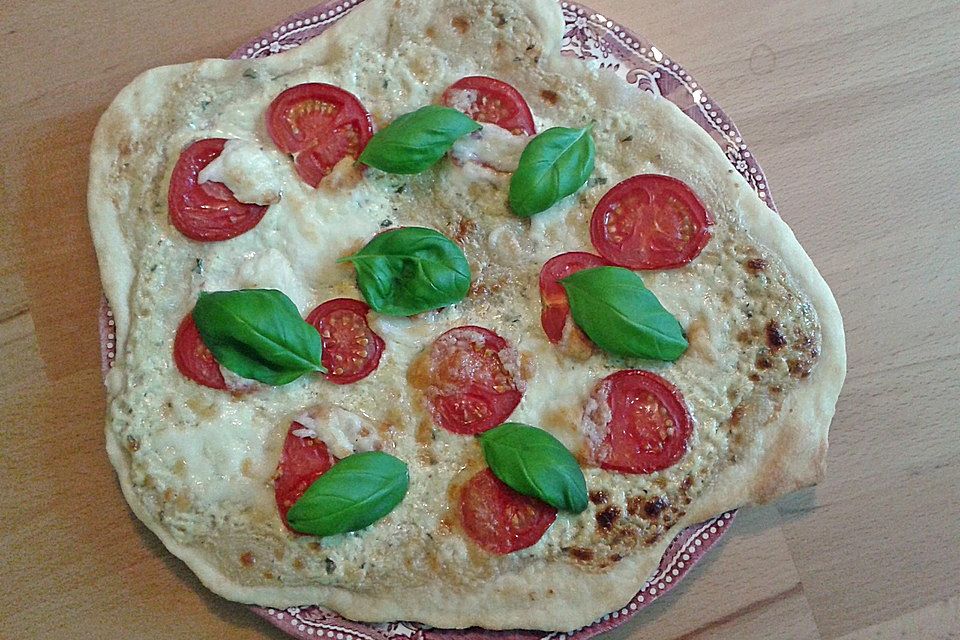 Tomaten-Mozzarella-Flammkuchen