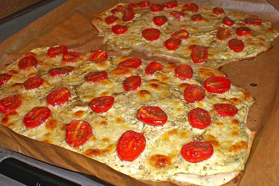 Tomaten-Mozzarella-Flammkuchen