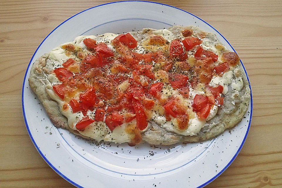 Tomaten-Mozzarella-Flammkuchen