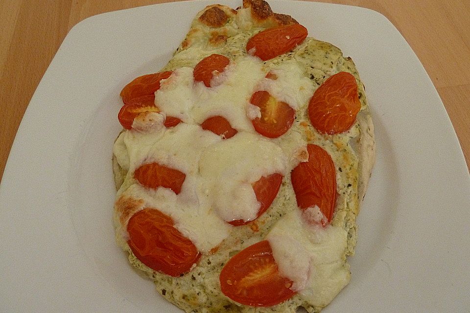 Tomaten-Mozzarella-Flammkuchen