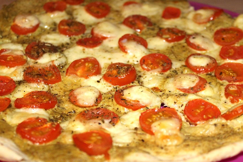 Tomaten-Mozzarella-Flammkuchen