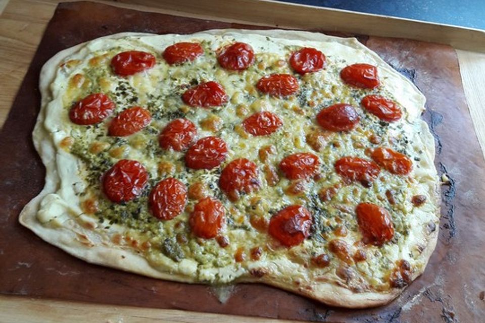 Tomaten-Mozzarella-Flammkuchen