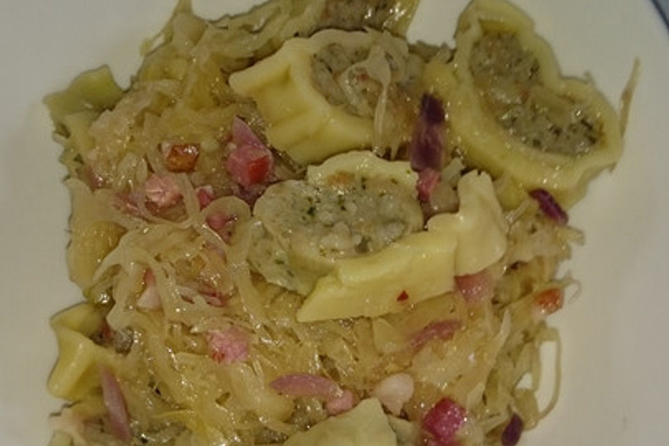 Maultaschen-Sauerkraut Pfanne