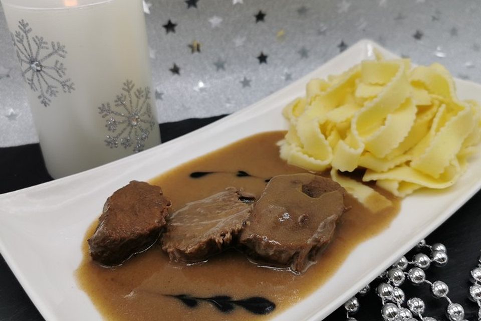 Sauerbraten mit Weihnachtsgewürzen