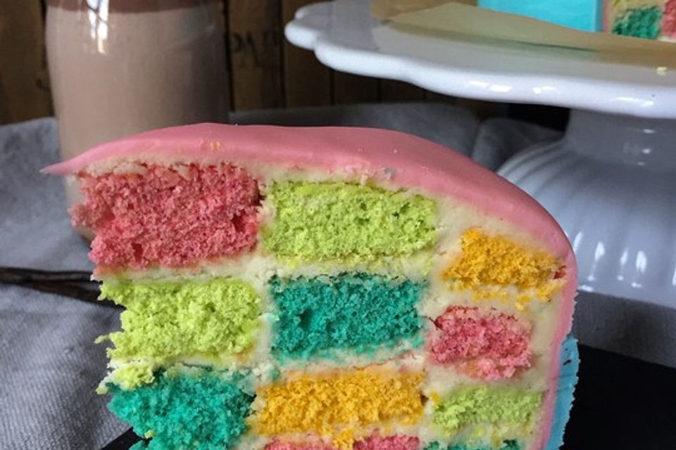 Bunte Regenbogen-Schachbrett-Torte