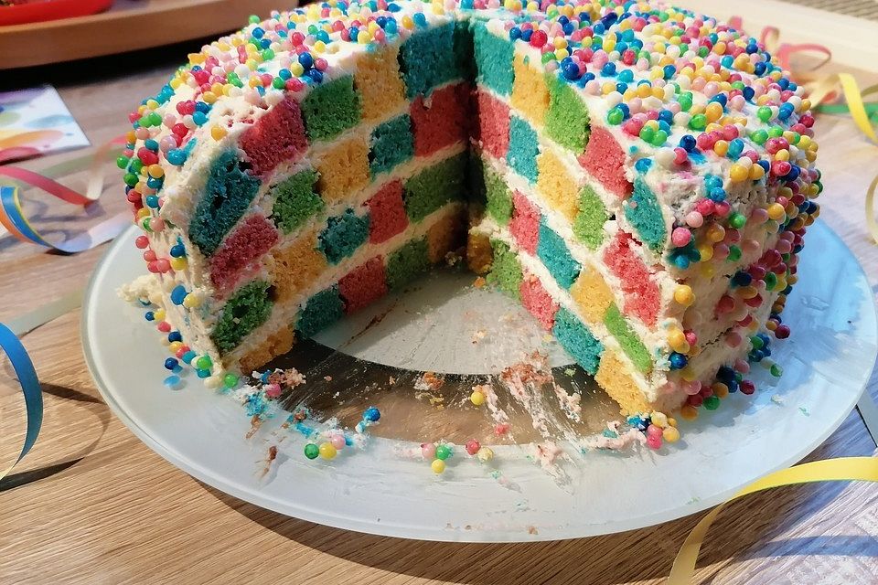 Bunte Regenbogen-Schachbrett-Torte