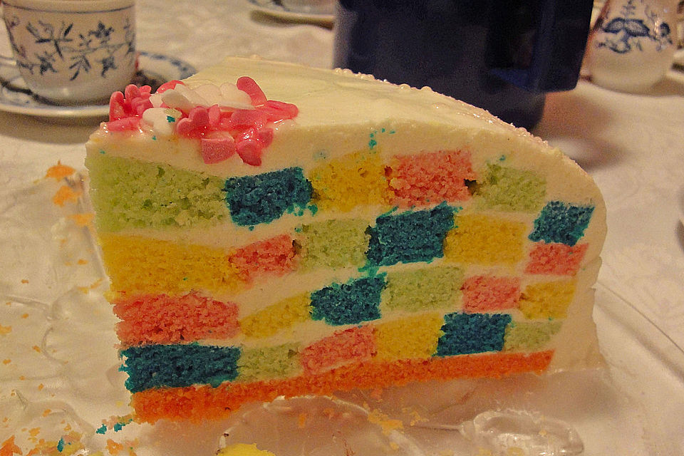 Bunte Regenbogen-Schachbrett-Torte