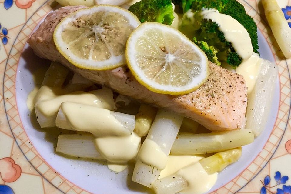 Lachs auf Spargel