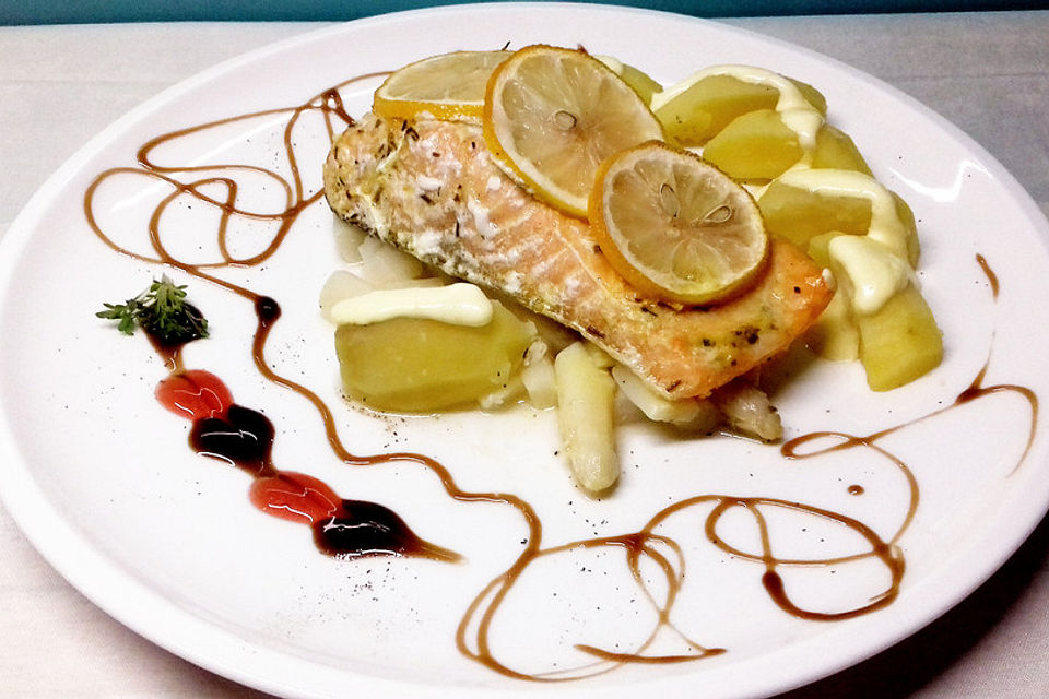 Lachs auf Spargel