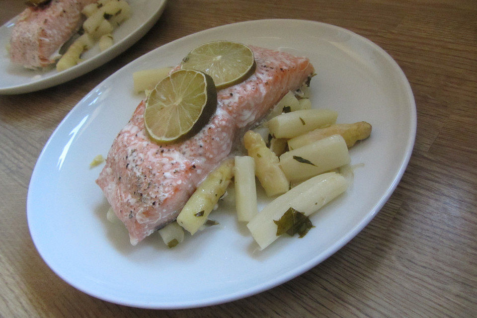 Lachs auf Spargel