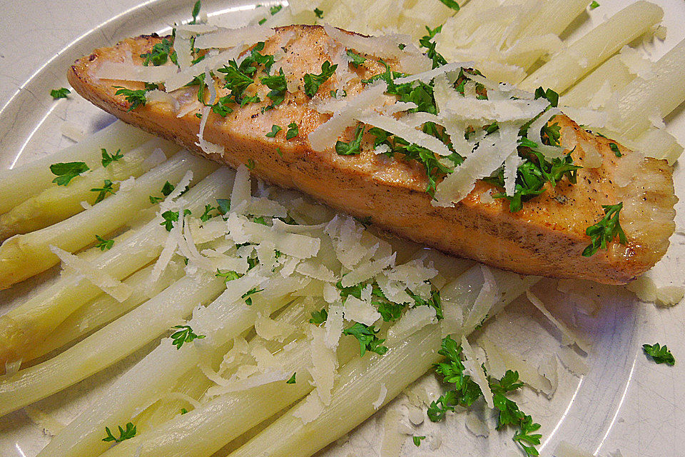 Lachs auf Spargel