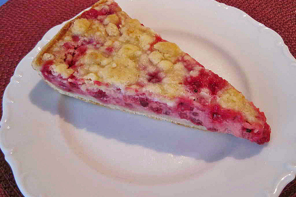 Streuselkuchen mit Beeren