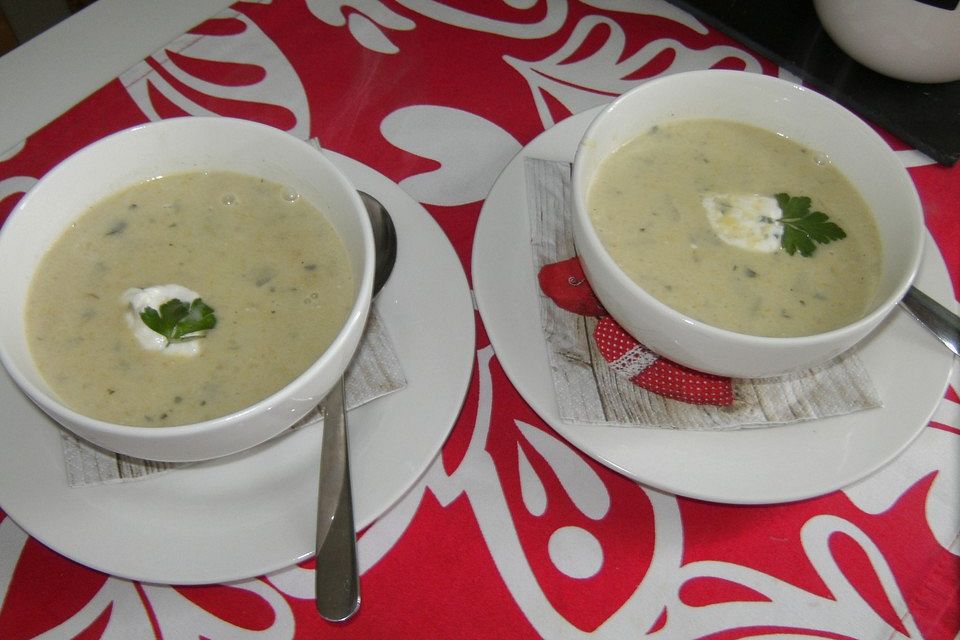 Leichte Kohlrabi-Lauch-Suppe