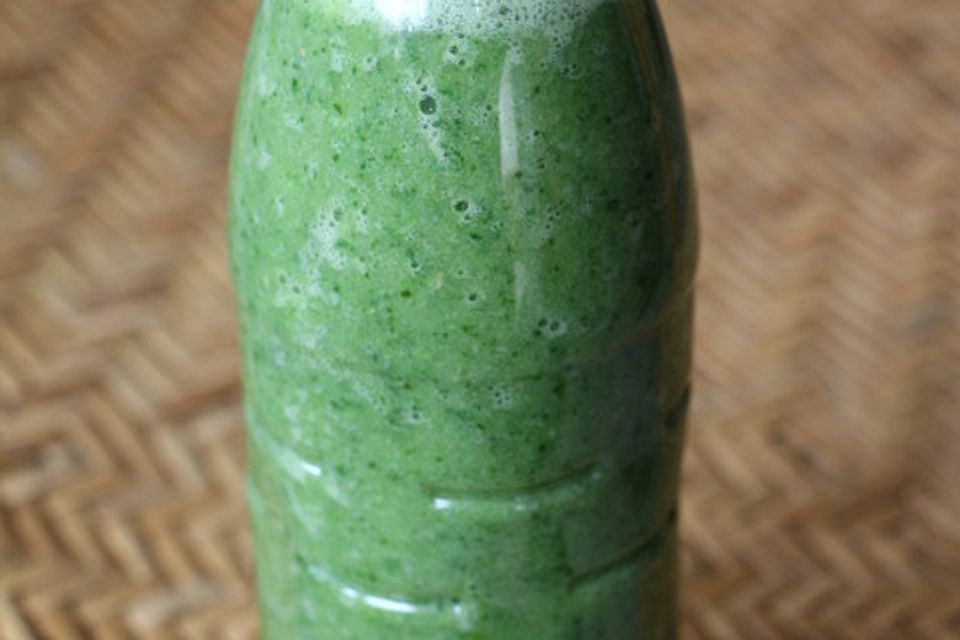 Grüner Smoothie mit Ananas