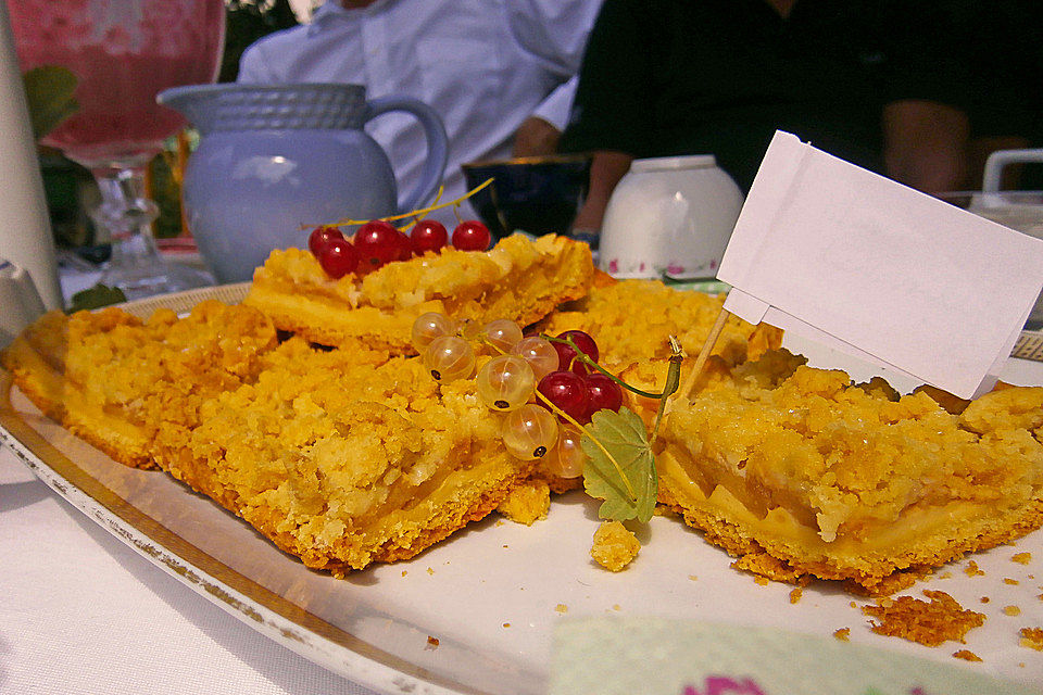 Apfel-Pudding-Streuselkuchen