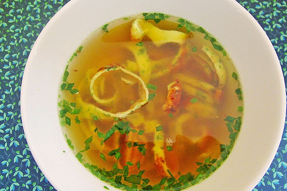 Schwäbische Kräuterflädle-Suppe