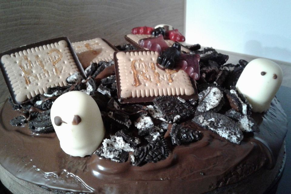 Halloween Zombiegrab-Kuchen