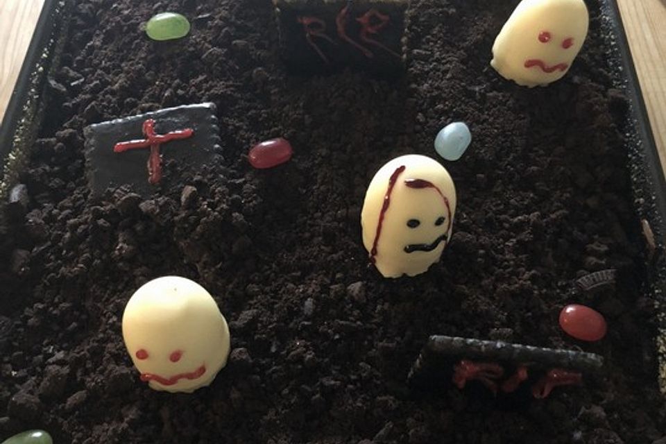 Halloween Zombiegrab-Kuchen