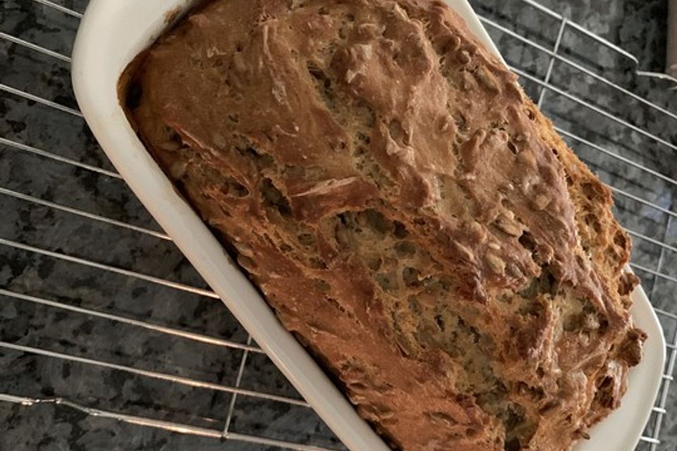 Dinkelbrot mit Sonnenblumenkernen