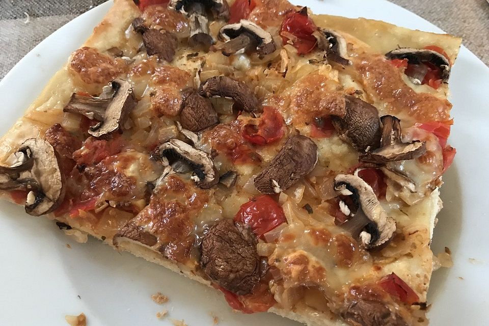 Mozzarella-Champignon Pizza