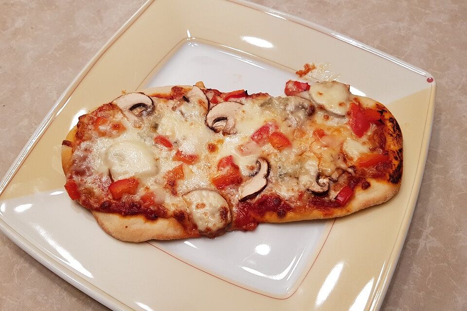 Mozzarella-Champignon Pizza