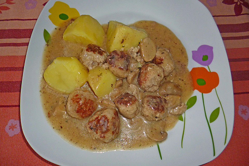 Mettklößchen in Rahmsauce