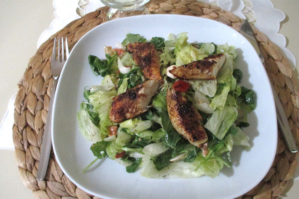 Gemischter Salat mit Hähnchen