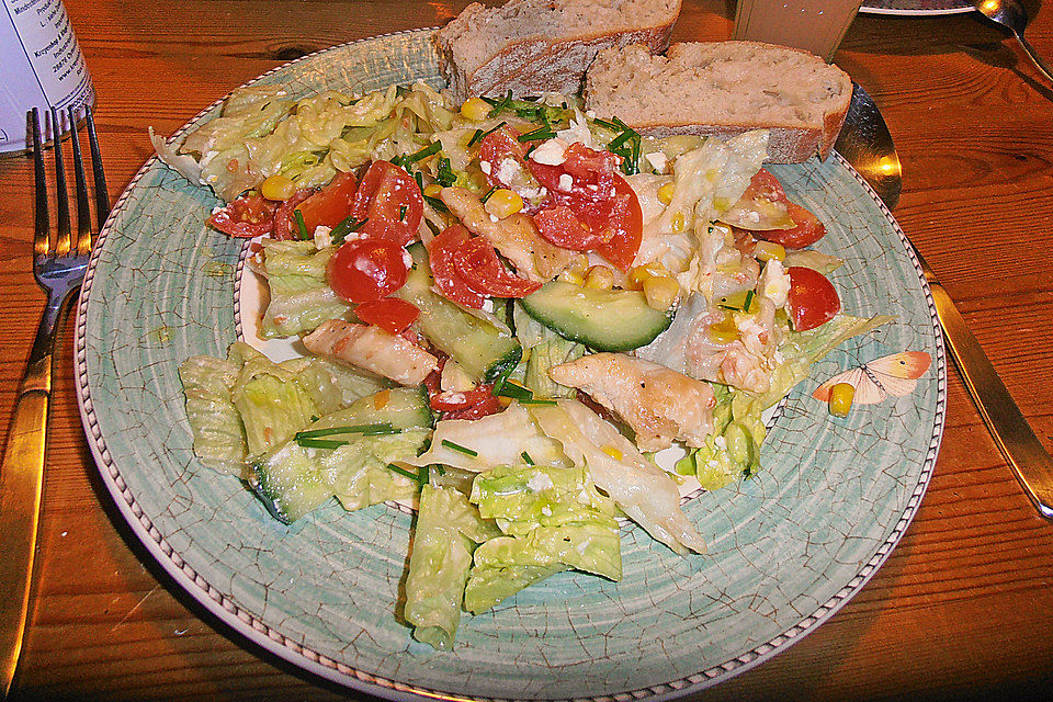 Gemischter Salat mit Hähnchen