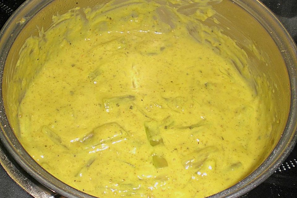 Staudensellerie in Currysauce