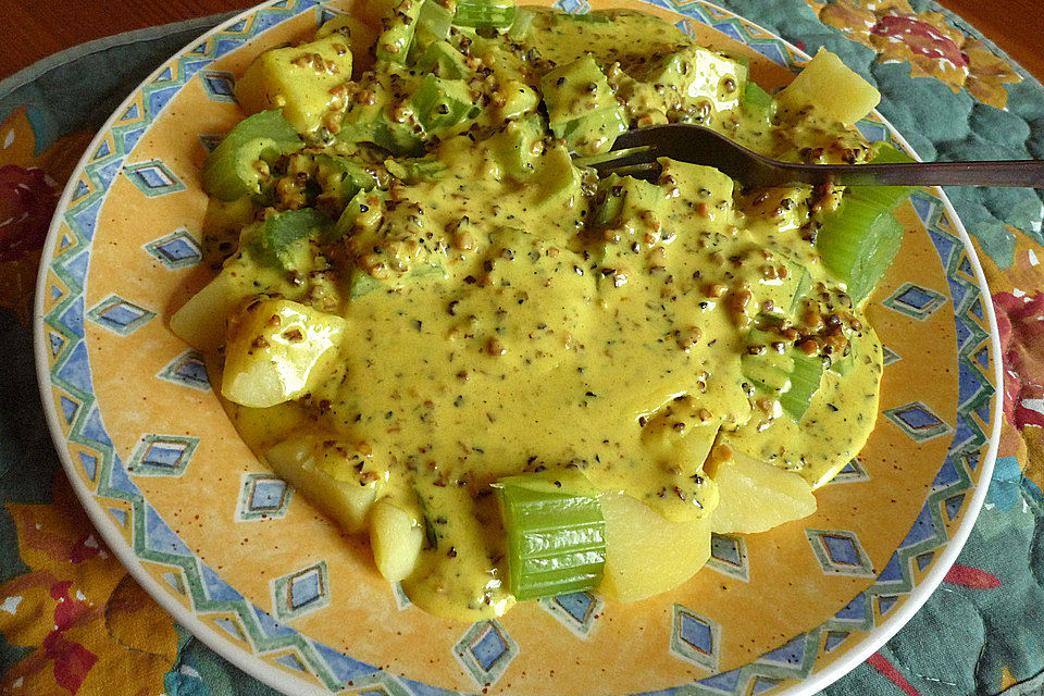 Staudensellerie in Currysauce