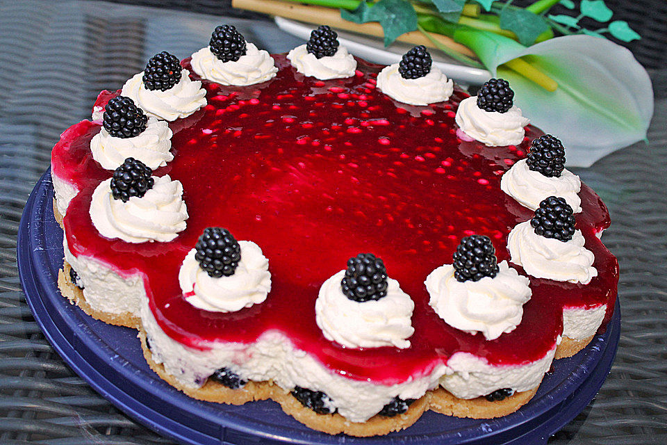 Käsesahne-Brombeer-Torte