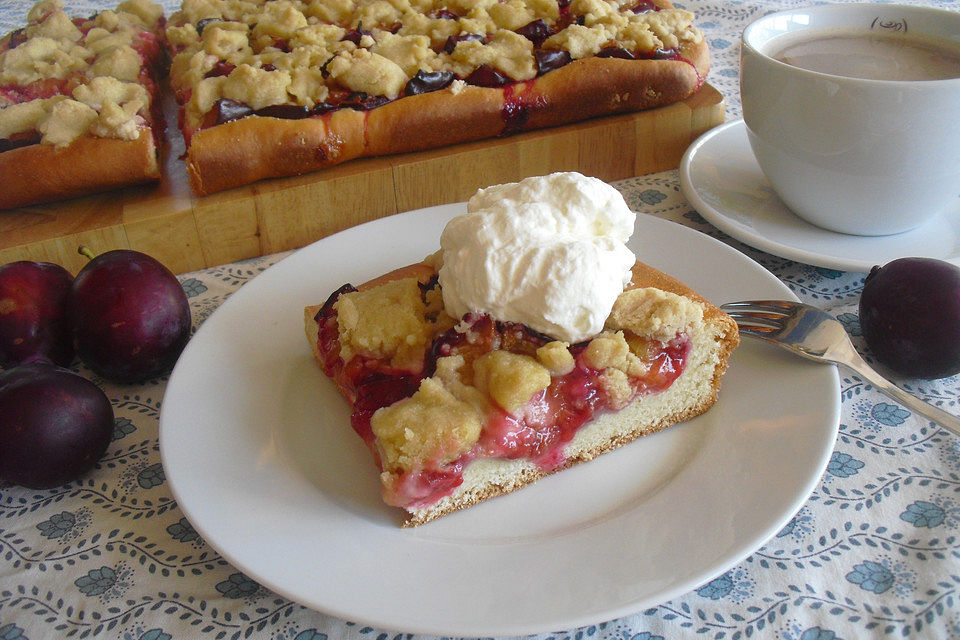 Pflaumenkuchen mit Streuseln