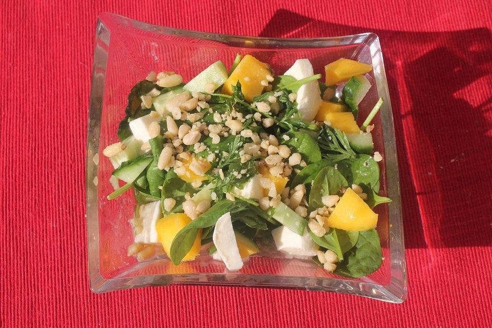 Spinat-Mango-Salat