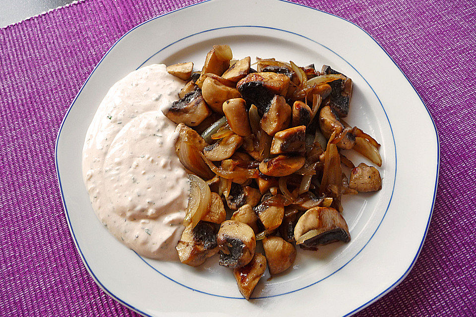 Champignons mit Knofi-Soße