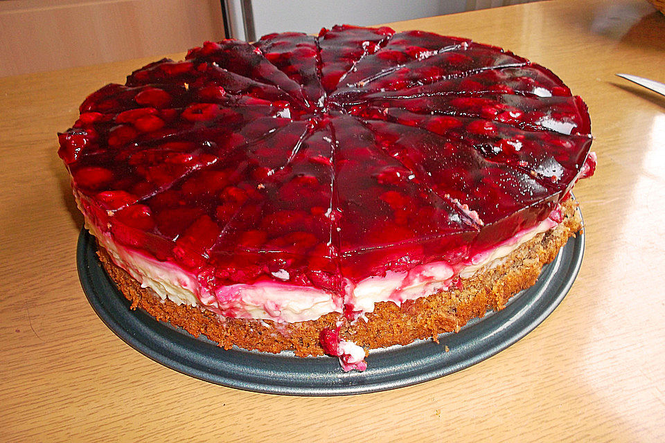 Brombeer-Haselnuss-Torte