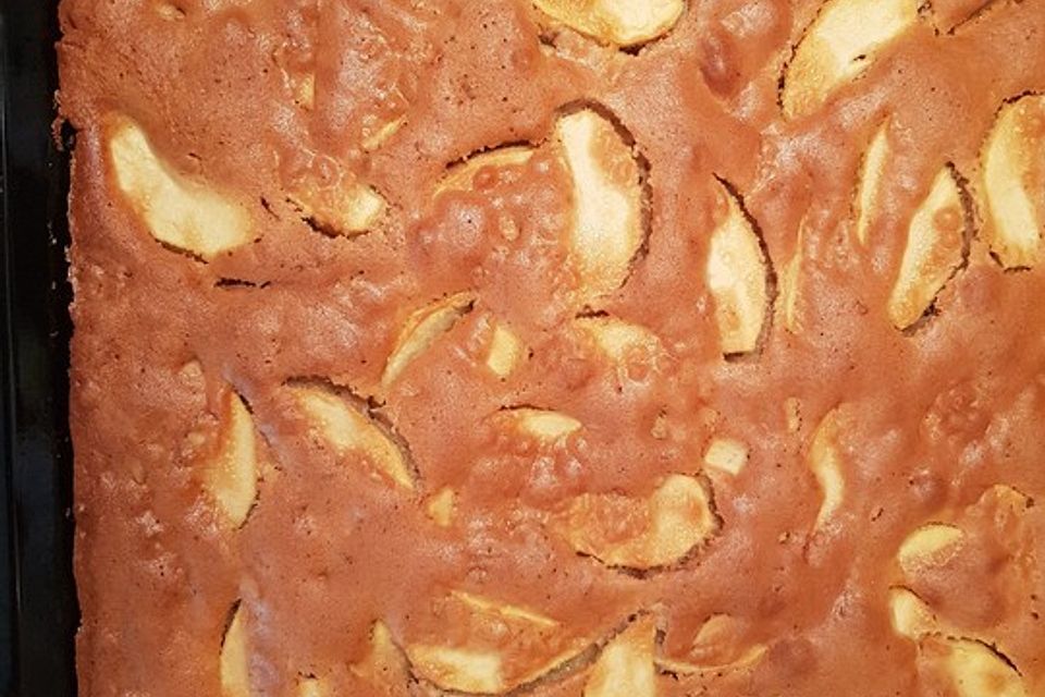 Apfel-Walnuss-Blechkuchen