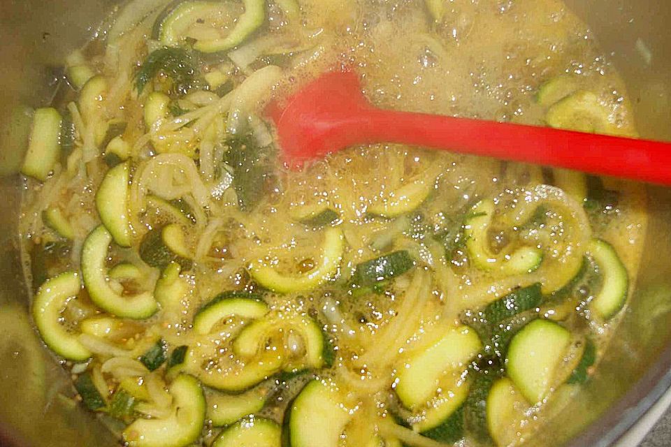 Eingelegte Curry - Zucchini