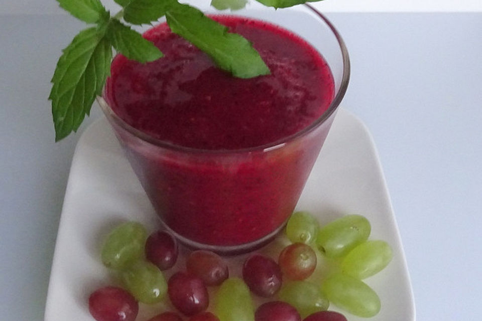 Beeren- und Traubensmoothie