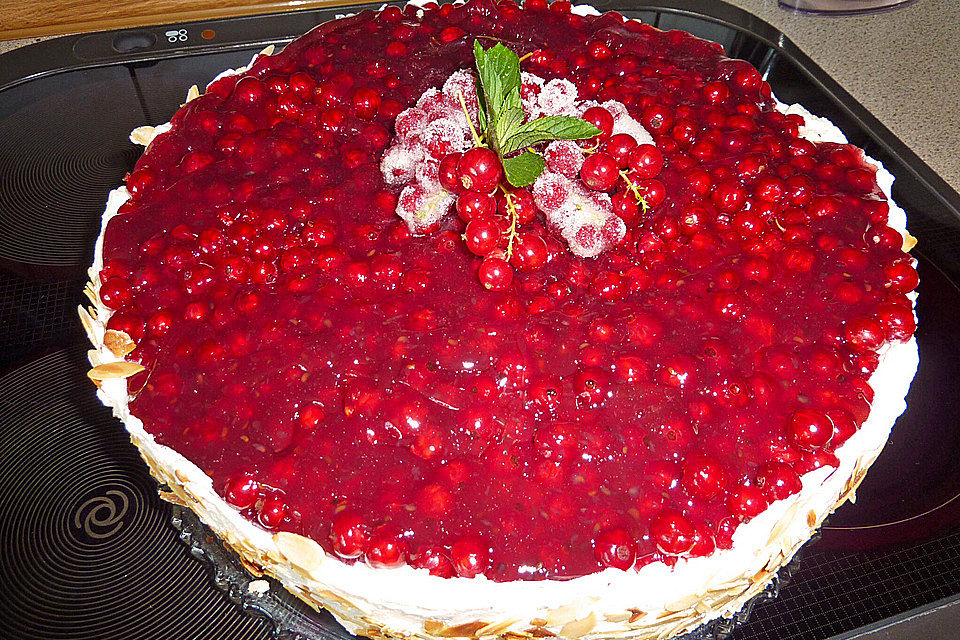 Gerollte Erdbeertorte