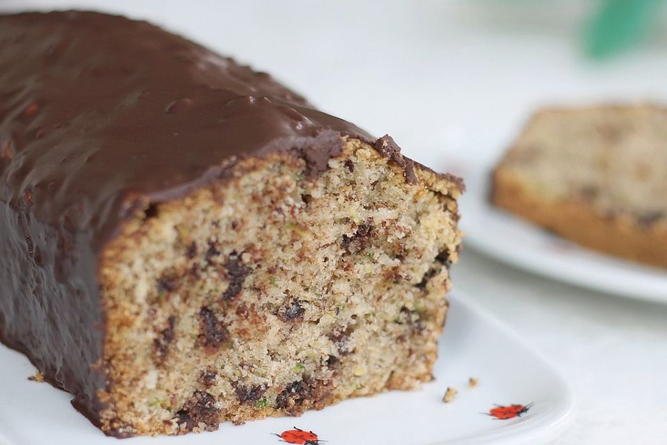 Zucchinikuchen mit Schokotropfen