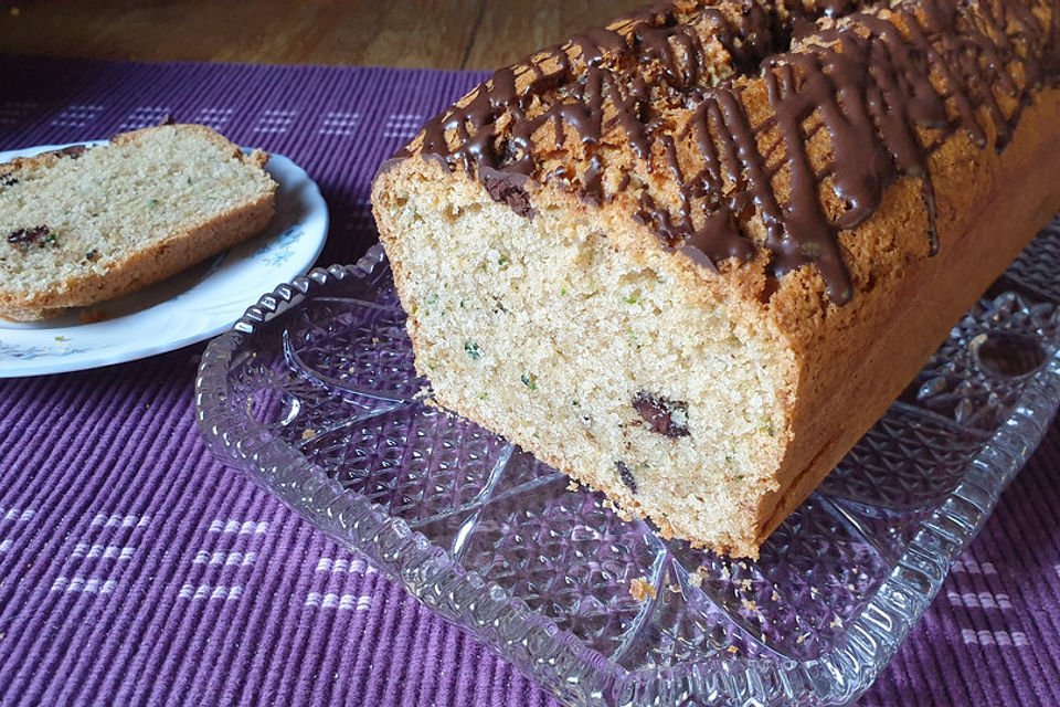 Zucchinikuchen mit Schokotropfen