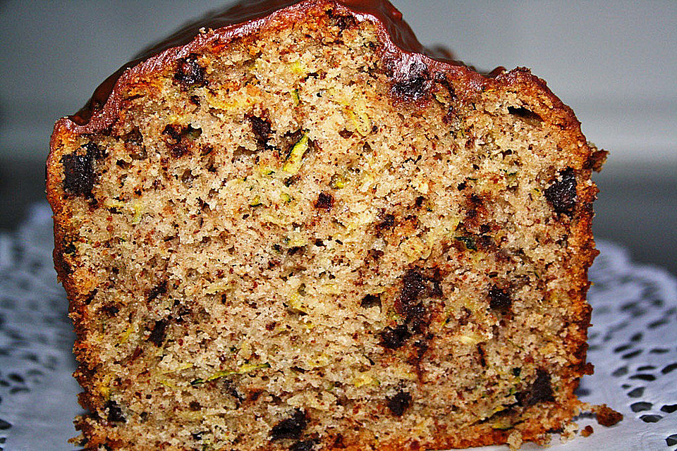 Zucchinikuchen mit Schokotropfen