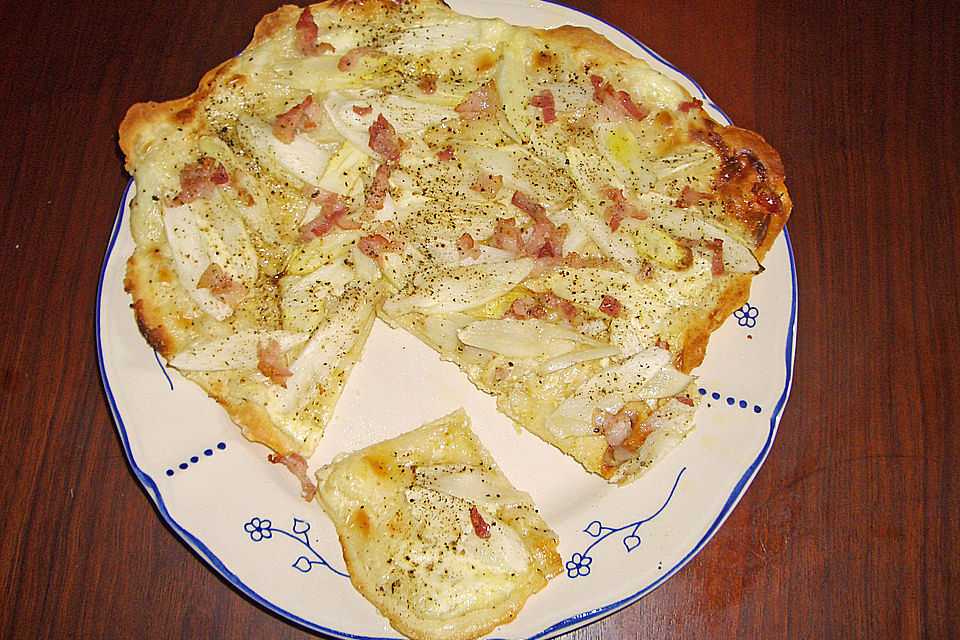 Spargelflammkuchen