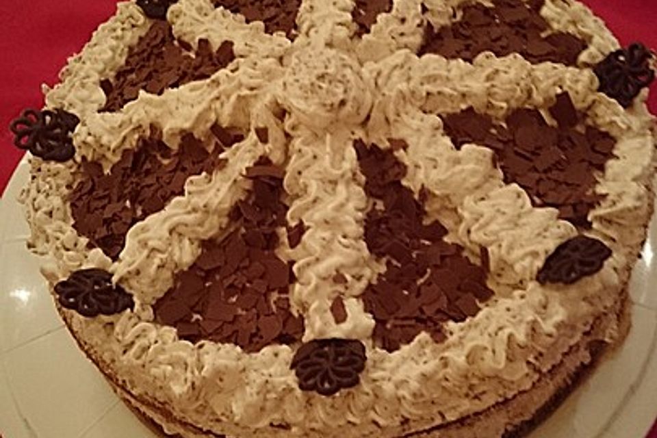 Stracciatella-Torte mit Bananen