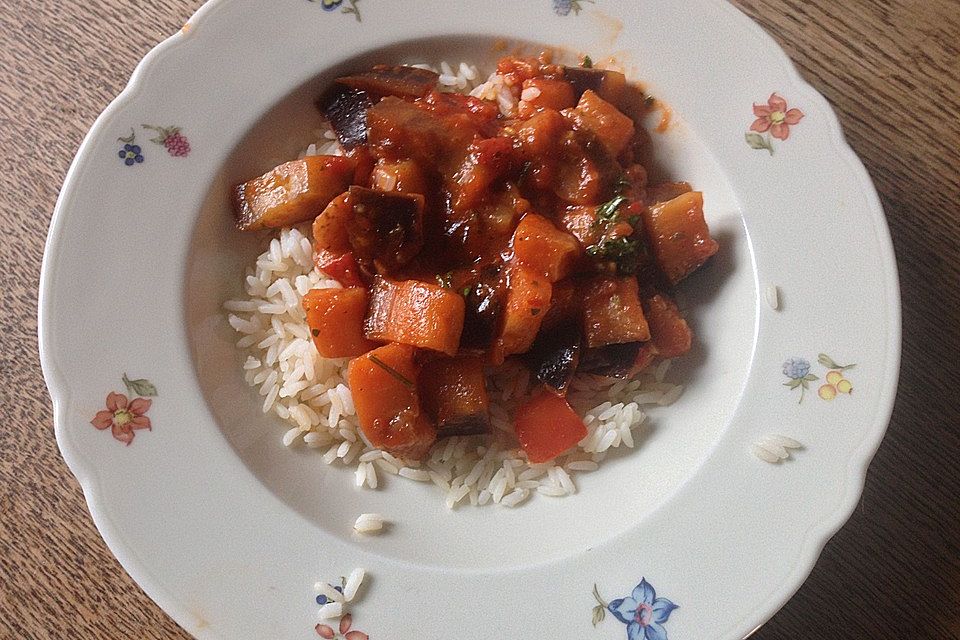 Auberginenpfanne mit Ajvar