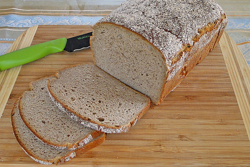 Feines Roggenschrotbrot