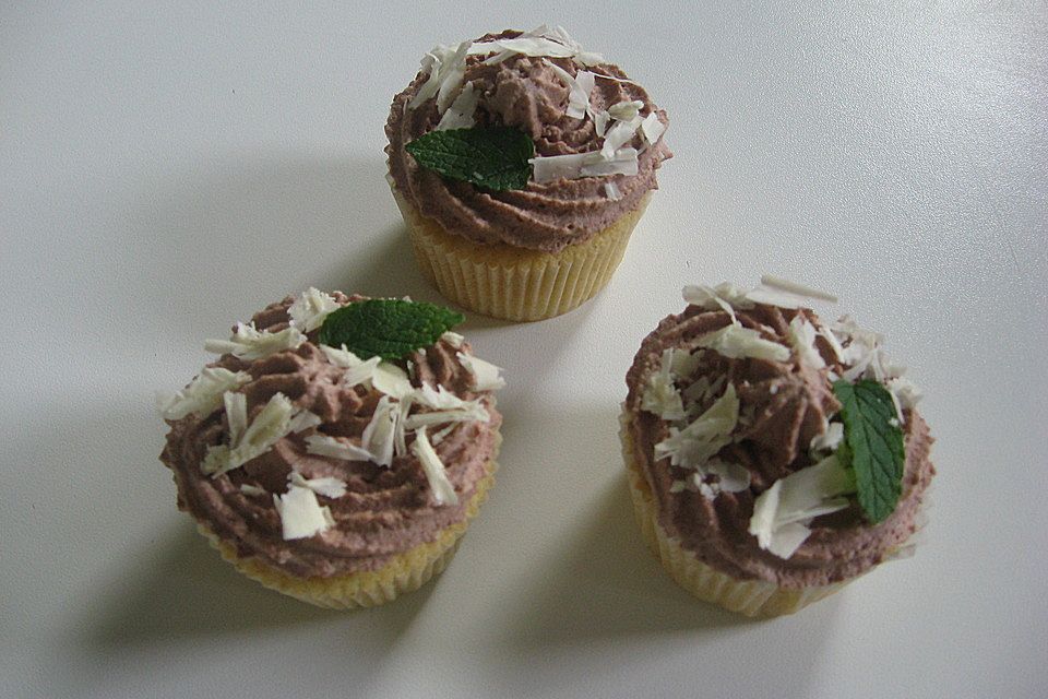 Vanille Cupcakes mit Schokosahne