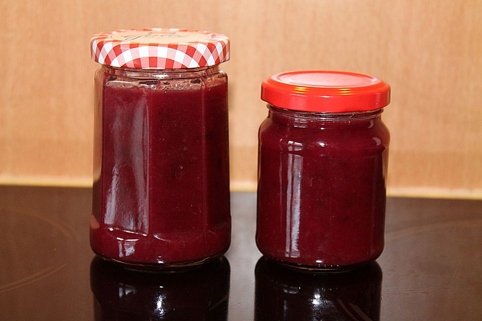 Kirschmarmelade mit weißer Schokolade