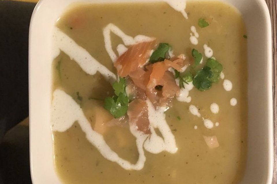 Feine Kartoffelsuppe mit Lachs